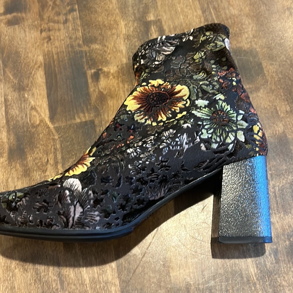 Floral booties made in Spain. Worn once, square toes booties w/ metallic heel - Picture 2 of 5